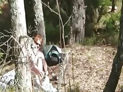 Возбужденный рыжая швейцарских аялы сырткы төшөө жана ебать